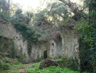 Les Gavarres destaca pel seu patrimoni natural i cultural, com la font picant de Madremanya, a la foto. ALBERT VILAR