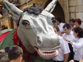 La mulassa és un dels elements festius més estimats a Montblanc.  SORTIM