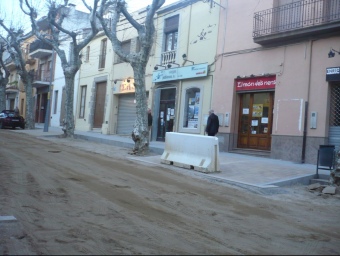 Un tram de la riera d'Arenys de Munt ja canalitzada i amb les voreres noves. E.F
