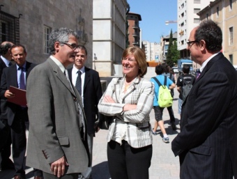 La consellera de Justícia , Pilar Fernández Bozal, i el delegat del govern, Eudald Casadesús, ahir a Girona ACN