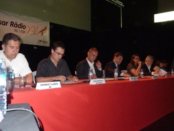 El debat va unir en una taula a l'Ateneu els vuit candidats a l'alcaldia de Vilassar de Mar. LL.A