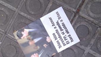 Un cartell emmarcat en l'estratègia electoral del PSC de posar junt en imatges Xavier Trias i José María Aznar ARXIU
