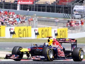 Vettel, camí de la victòria al Circuit de Catalunya. Per primer cop des de l'any 2000, el guanyador no coincideix amb l'autor de la posició preferent.  JUANMA RAMOS