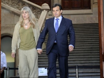 Corominas , amb la seva dona, surt de l'Audiència de Barcelona, el maig passat JOSEP LOSADA