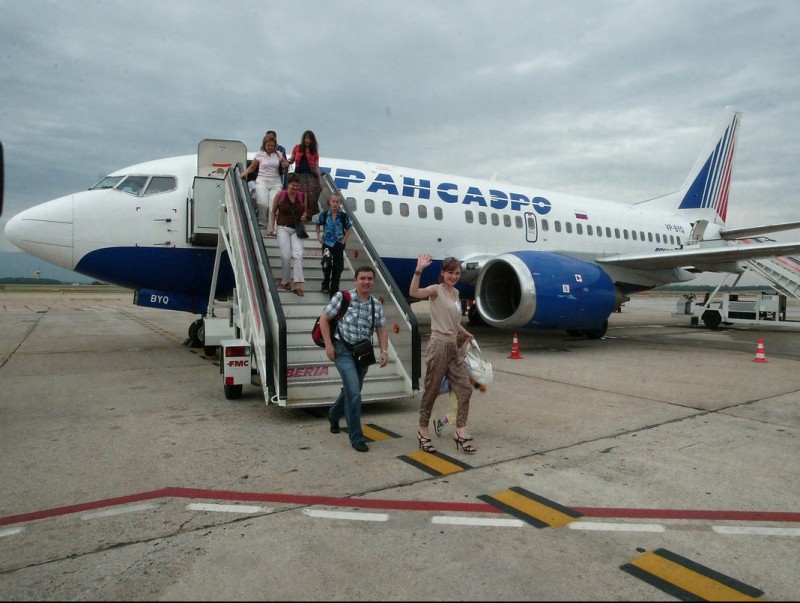 L'avió de Transaero que fa la ruta Girona-Moscou, en el primer vol el juny. JOAN SABATER