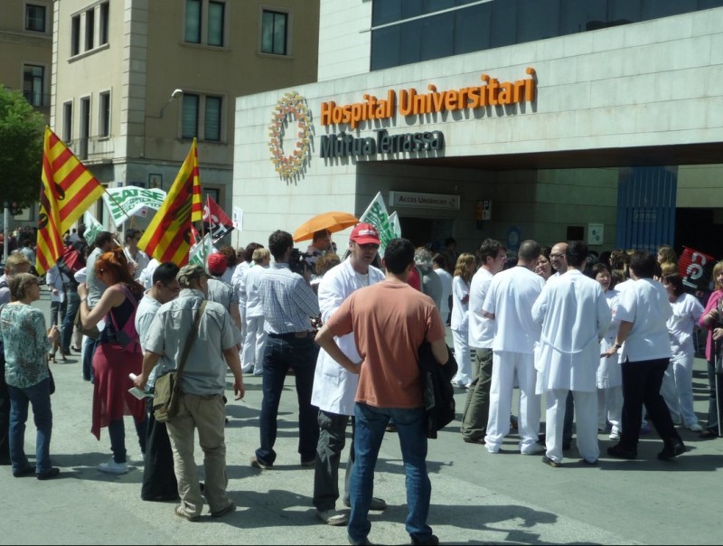 Una de les nombroses protestes dels treballadors de Mútua Terrassa davant el centre hospitalari que s'han fet en els últims mesos M.À.L