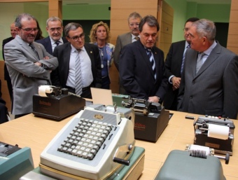 Museu del càlcul al nou edifici d'ICG que Mas, Pi i altres autoritats van poder estrenar. ACN
