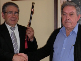 Rufino Guirador amb la vara d'alcalde, amb el soci de govern, el republicà Vicenç Cebrià, que serà alcalde el darrer any de mandat. A.V
