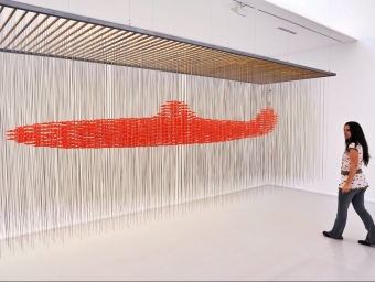 ‘Submarí taronja' (2007) format per milers de petits submarins. ROBIN TOWSEND/EFE