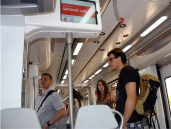 Viatgers de la nova línia R8 de Rodalies de Catalunya, que ahir prestava el seu primer servei en dia laboral entre les ciutats de Granollers i Martorell LLUÍS VILARÓ (ACN)