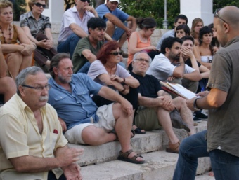 Reunió dels ciutadans indignats de Godella a les escales de l'Ermita del Salvador. CEDIDA