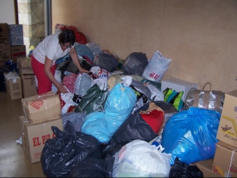 Magatzem on ha estat guardada la roba recollida per a la campanya. CEDIDA