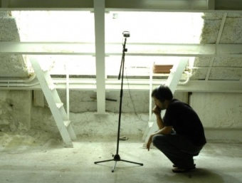 Xabier Erkizia, captant sons per a un dels seus projectes ARXIU