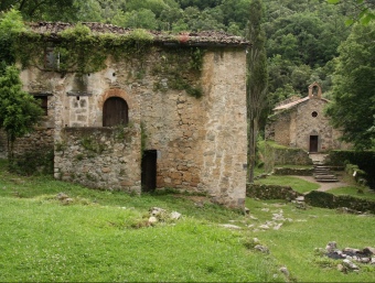 L'antiga rectoria de San Aniol d'Aguja, que durant molts anys ha estat refugi d'excursionistes. EL PUNT