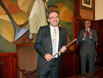 Joan Reñé en el moment de ser proclamat president de la Diputació de Lleida. LAURA CORTÉS / ACN