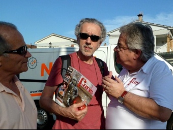 Fernando Trueba amb membres de FANS a Sant Feliu de Pallerols. FANS