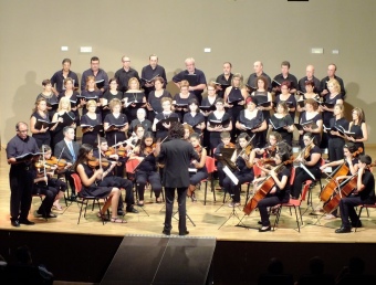 Actuació de la Coral Santa Anna d'Albal i l'orquestra de l'escola del mateix nom. CEDIDA