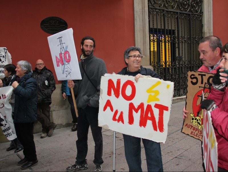 Un protesta contra la MAT a Lleida. D.M