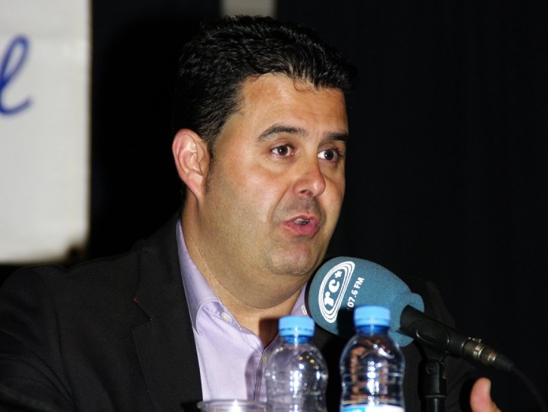 El regidor del PP de Canet, Toni Romero, durant una intervenció en el debat organitzat per Ràdio Canet previ a les eleccions municipals. RÀDIO CANET