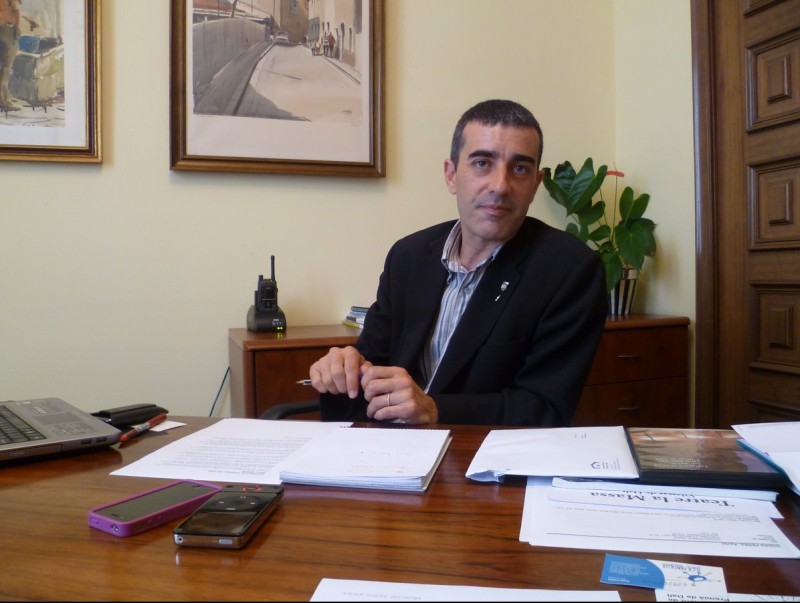 L'alcalde Xavier Godàs , fa uns dies al seu despatx a l'Ajuntament de Vilassar de Dalt X.A