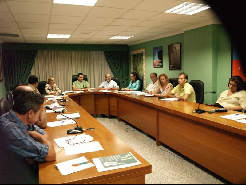 Disposició dels regidors a la sala de plens de l'Ajuntament de Montserrat. ESCORCOLL