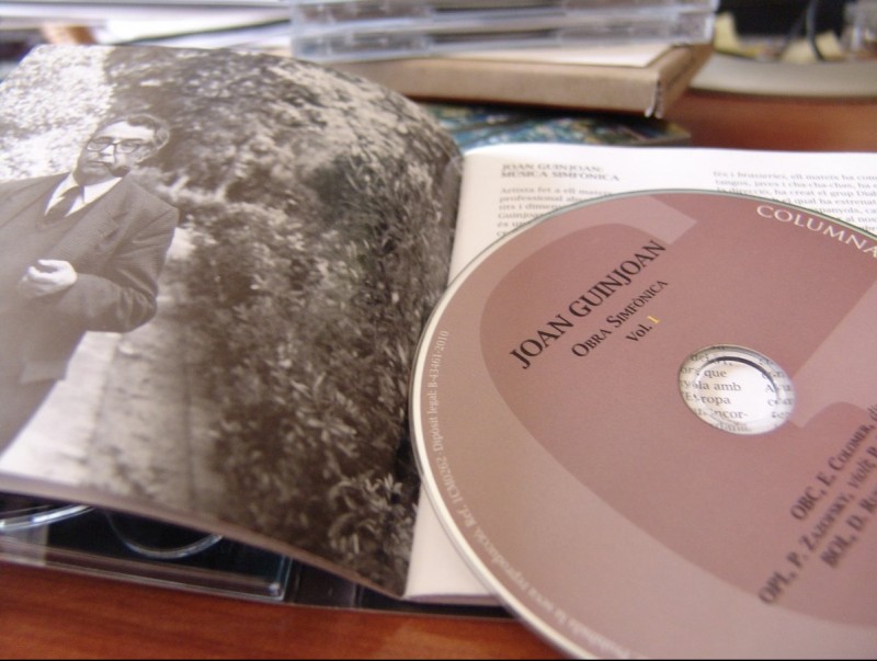 El disc i el llibret que inclou el volum número 1 de l'obra simfònica. A.E