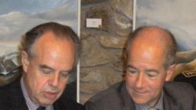 Frédéric Mitterrand i Christian Bourquin a sant Miquel de Cuixà. LIONEL SANCHEZ