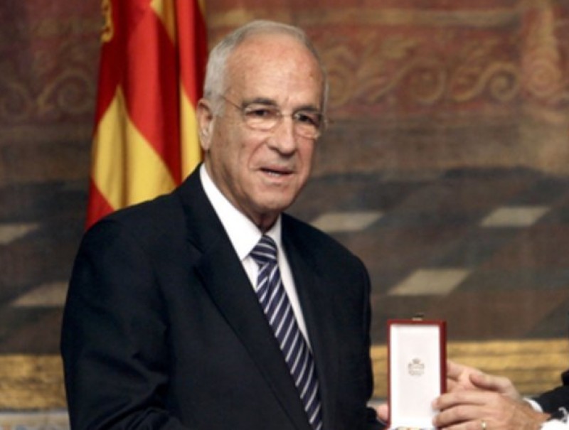 Sala amb l'expresident Camps, rep l'Alta Distinció de la Generalitat en 2008. REDACCIÓ