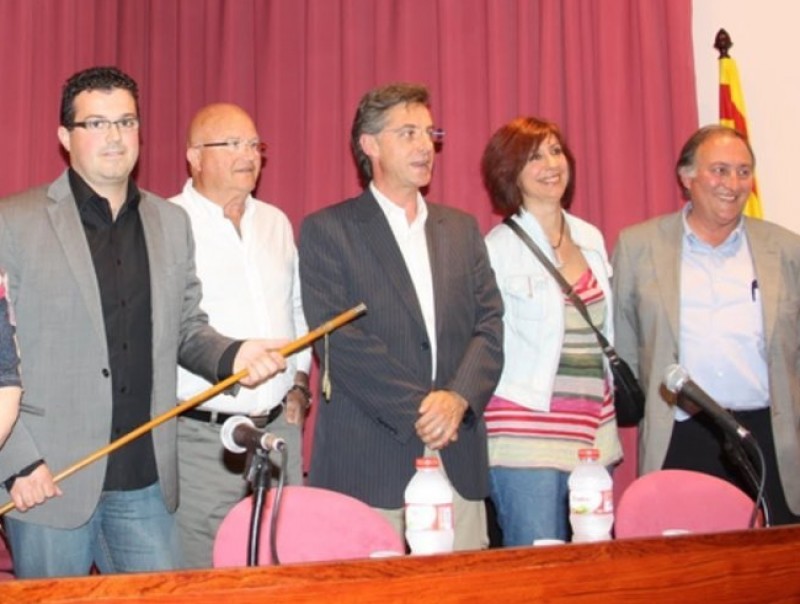 L'alcalde, David Masdeu, el dia de la constitució de l'Ajuntament a l'esquerra de la imatge, i Pere Tutusaus, a la dreta CIU