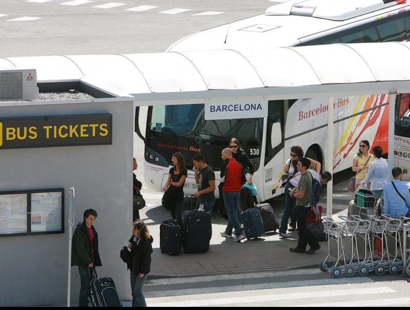 Estació d'autobusos de l'aeroport de Girona. MANEL LLADÓ