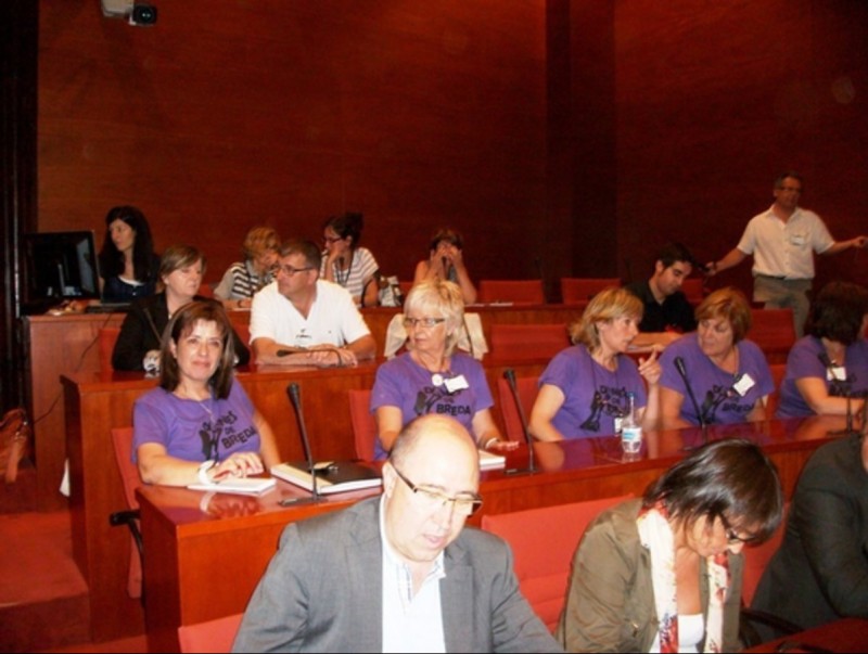 L'assemblea de les dones de Breda en una de les reunions que mantenen per lluitar en defensa de la sanitat. EL PUNT