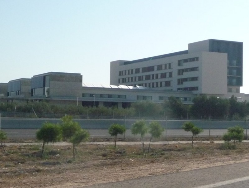 Imatge de l'edifici de l'Hospital de Llíria a la vora de la CV-35. ESCORCOLL