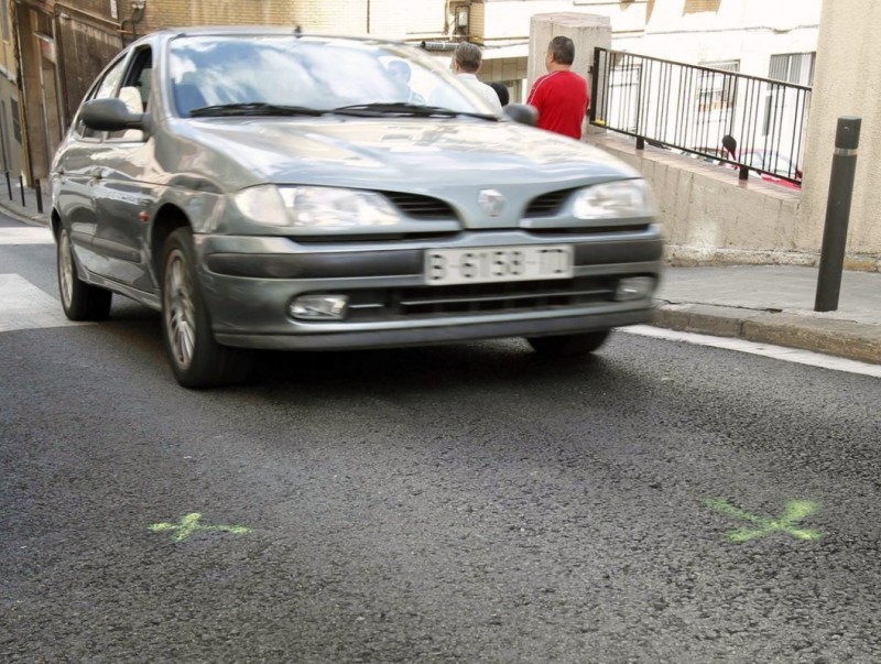 Un nen de 2 anys i el pare van morir atropellats divendres en aquest carrer A.OLIVÉ / EFE