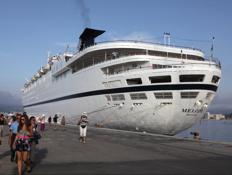 El creuer MSC Melody va fer escala dijous al Port de Palamós. A bord hi prop de 2.000 persones entre passatgers i tripulants. JOAN SABATER