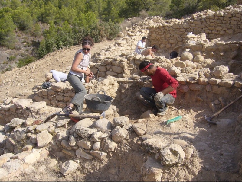 Els arqueòlegs treballen al poblat ibèric de l'Assut de Tivenys. L.M