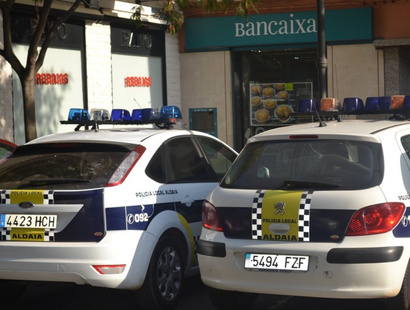 Vehicles de la policia local d'Aldaia a l'aparcament oficial de l'Ajuntament. ARXIU