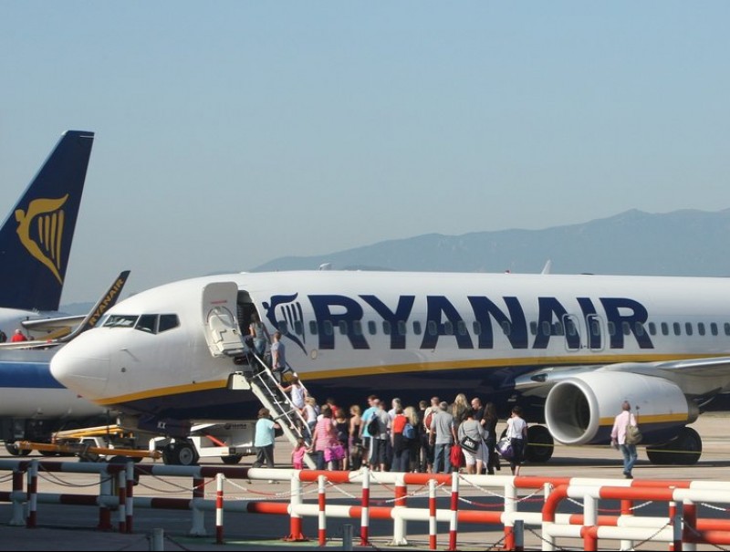 Alguns apareix de la companyia Ryanair, a la pista de l'eroport de Girona aquest setembre. LLUÍS SERRAT