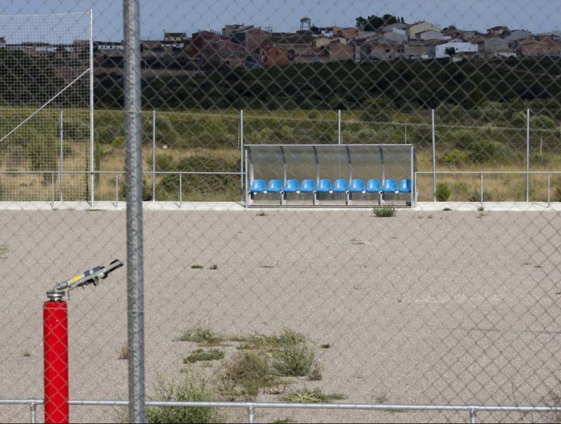 Imatge del nou camp de futbol. Està tancat i sense utilitzat TJERK VAN DER MEULEN