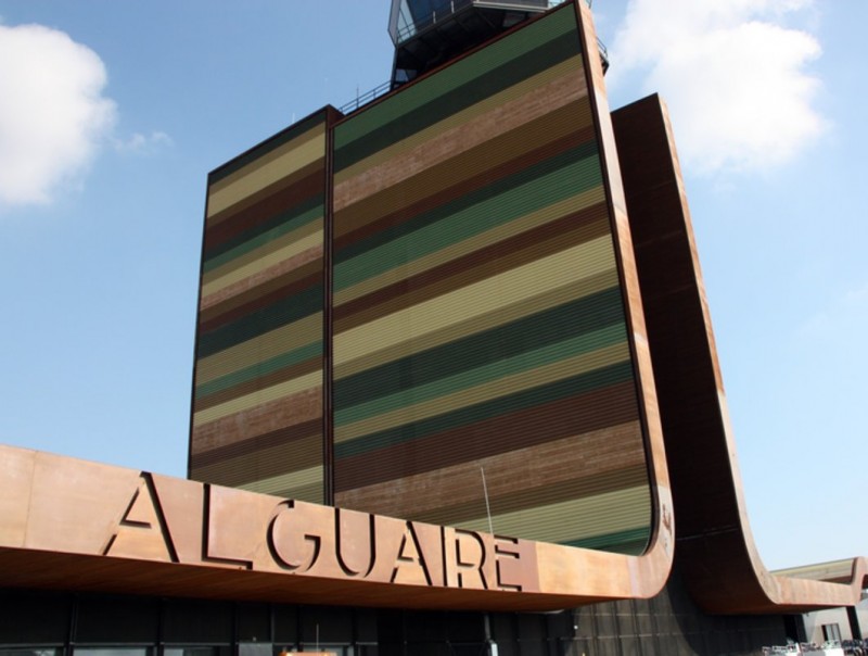La façana exterior de l'aeroport de Lleida-Alguaire, en una imatge d'arxiu ACN