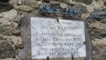 Placa que recorda Julien Panchot executat durant a l'antic poble miner de La Pinosa, durant els fets de Vallmanya. C. S.