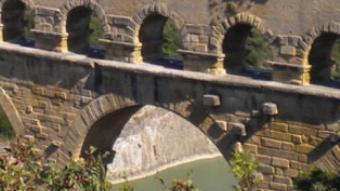 Vista del Pont du Gard en què es poden apreciar els tres nivells de la construcció.  M.À.M