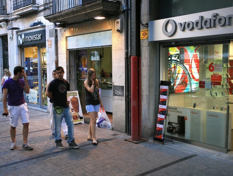 Establiments a Girona, ciutat que ha perdut en cinc anys un total de 208 botigues. MANEL LLADÓ