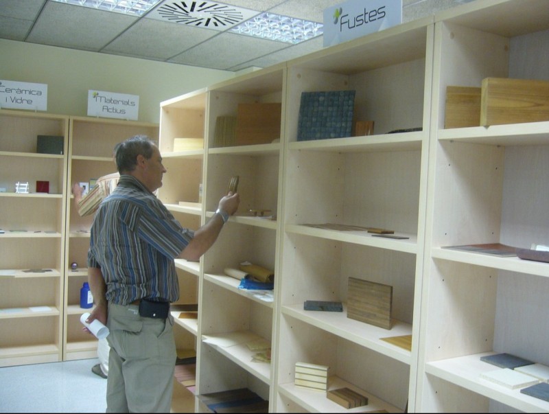 La biblioteca presenta més de 250 tipus de materials. L.M