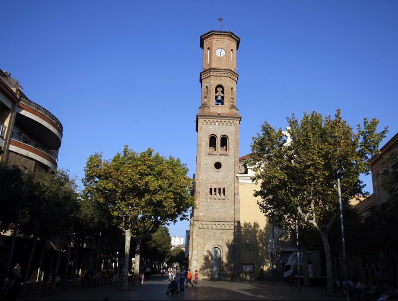 Parròquia de Sant Llorenç de Sant Feliu de Llobregat, situada davant de l'Ajuntament ORIOL DURAN