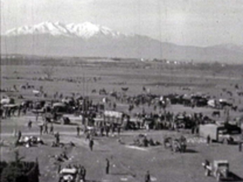 Camp de refugiats amb el Canigó al fons, al febrer del 1939 TVC
