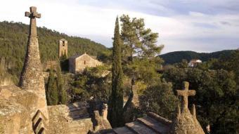 A cinc quilòmetres de Solsona, per la carretera de Berga, trobem la parròquia de Sant Esteve d'Olius, un conjunt arquitectònic molt destacable a la comarca.
