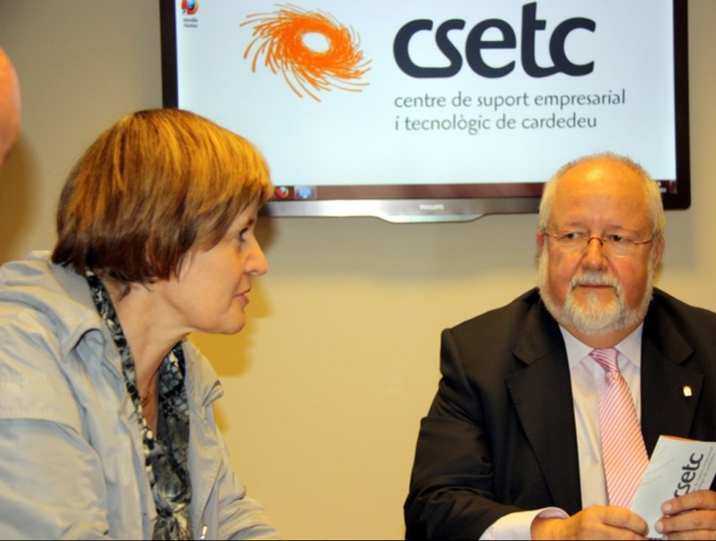 El president de la Diputació de Barcelona i l'alcaldessa de Cardedeu durant la inauguració del centre ACN
