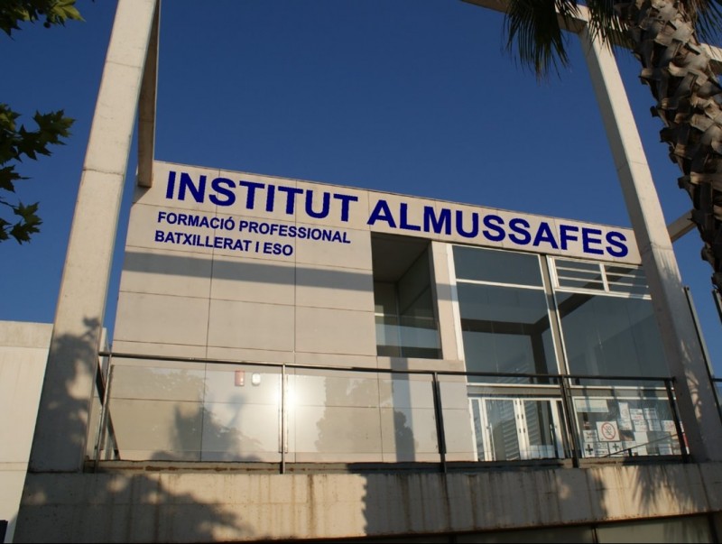 Façana principal de l'institut de la localitat. CEDIDA