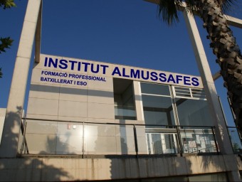 Façana de l'Institut d'Almussafes. ESCORCOLL
