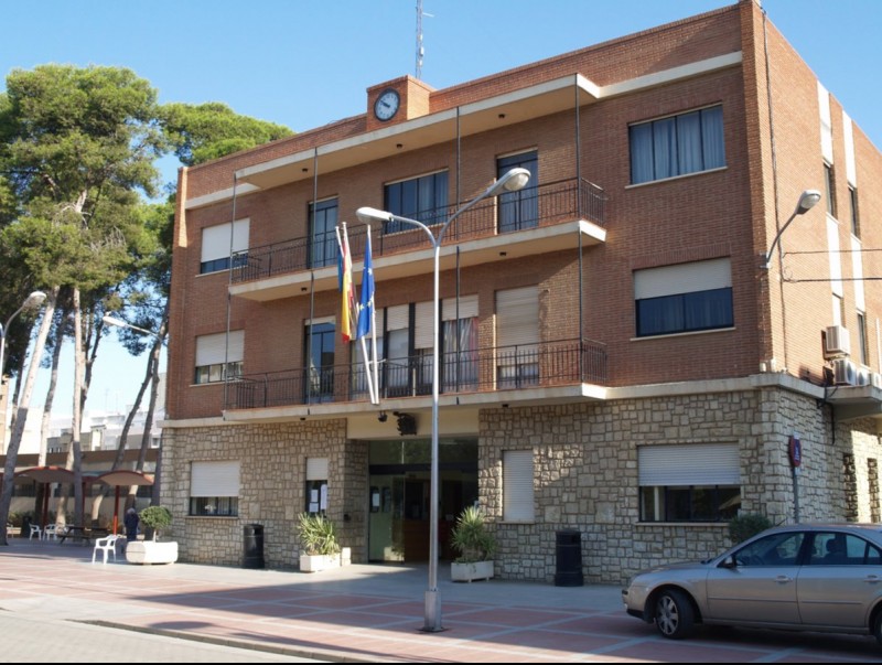 Façana de l'Ajuntament d'aquesta localitat d ela comarca de la Ribera. ESCORCOLL